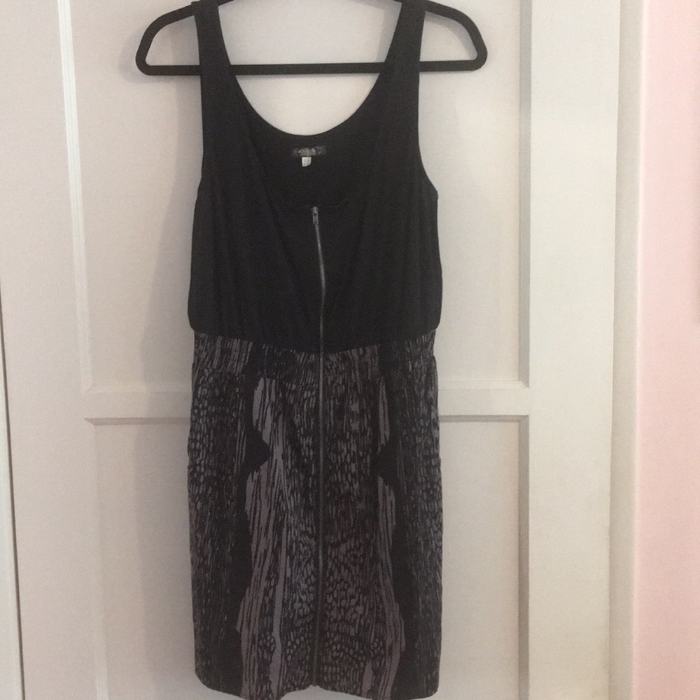 Zip up dress with pockets